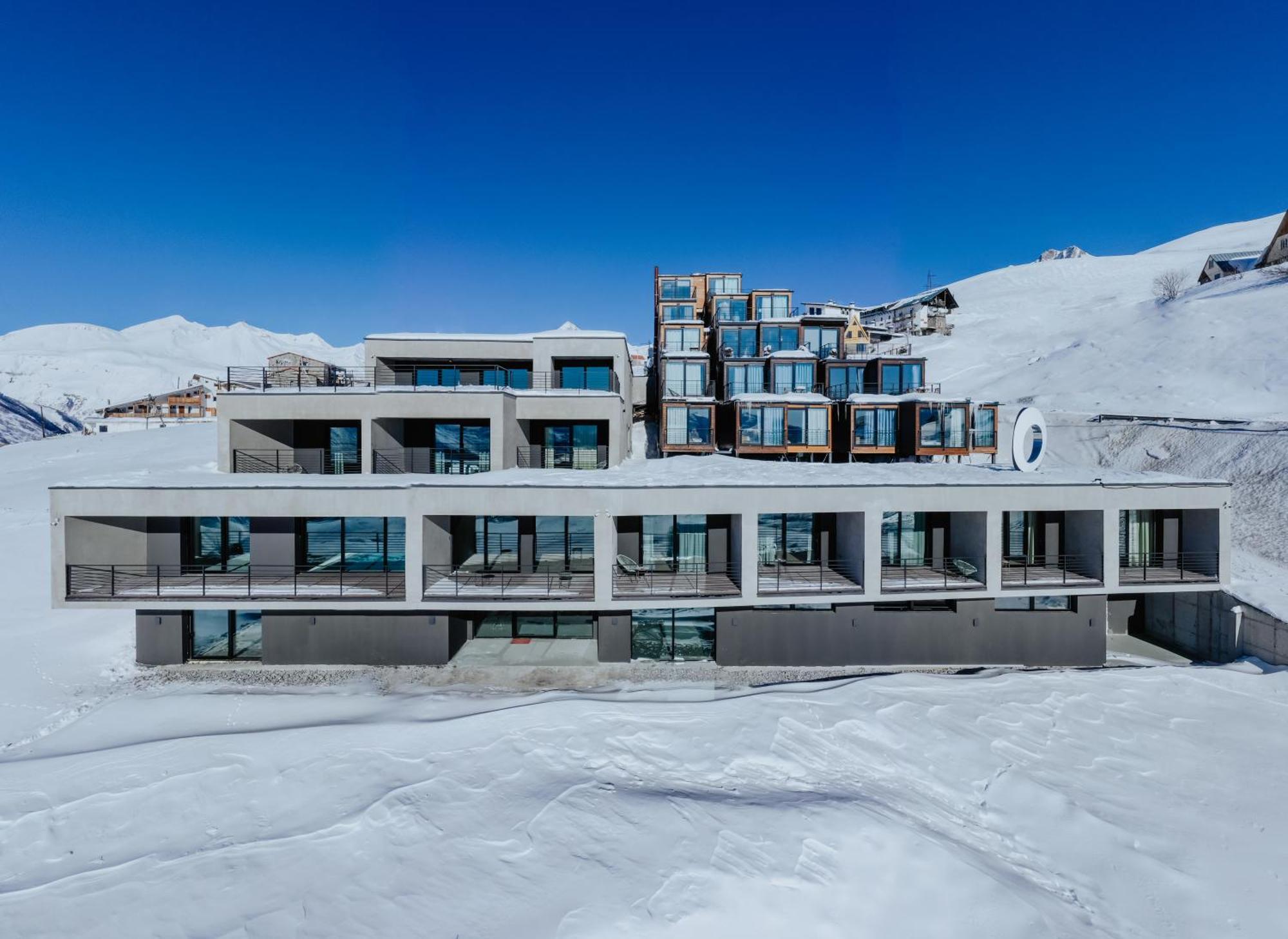Quadrum Hotel Goedaoeri Buitenkant foto